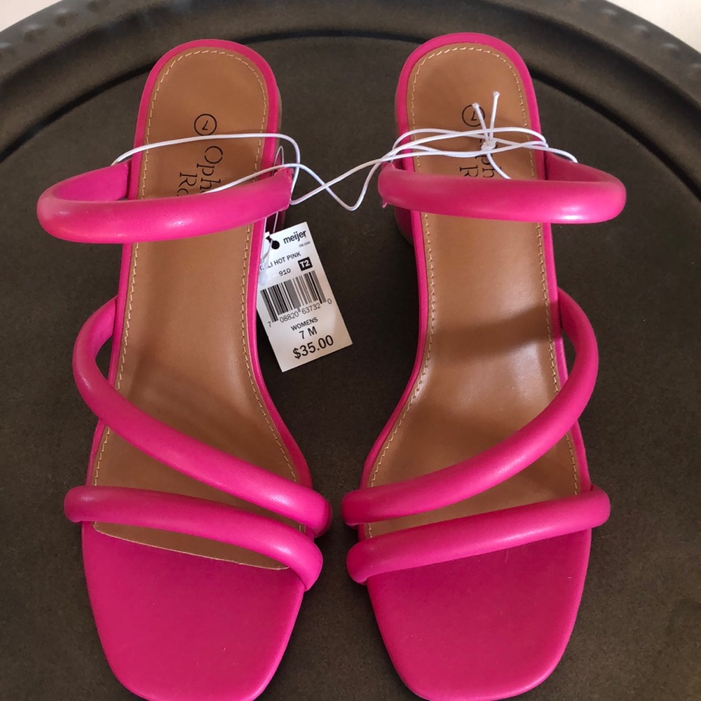 Opelia Roe Cali Hot Pink Round Heel Pump. 7M. NEW